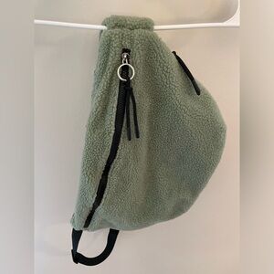 FP Movement ‘Overachiever’ Sherpa Sling Bag